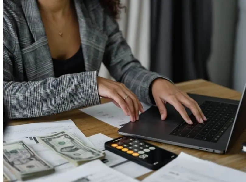 How Employers Benchmark Salaries: A Comparative Insight